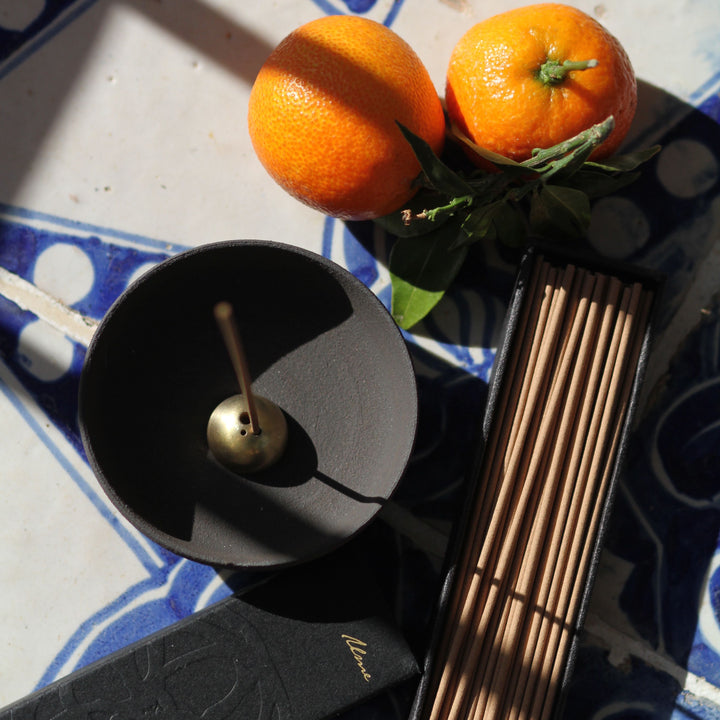 citrus notes in natural incense sticks, uplifting 
